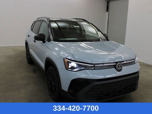 New 2026 Volkswagen Taos SE image 5