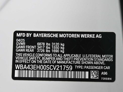 Used 2025 BMW 750e xDrive AWD/4WD image 11