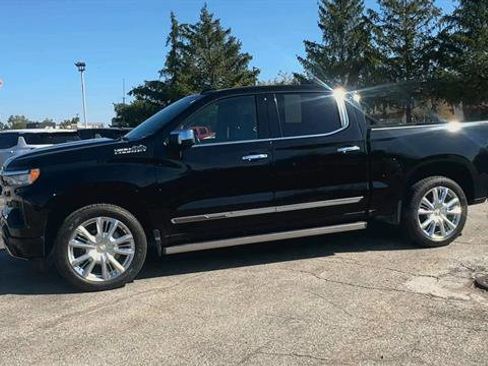 Used 2022 Chevrolet Silverado 1500 High Country w/ High Country Premium Package image 5