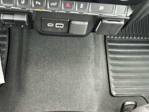 Used 2025 Chevrolet Silverado 2500 Custom w/ Custom Value Package image 32