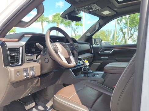 Used 2024 GMC Sierra 1500 Denali w/ Denali Reserve Package AWD/4WD image 9