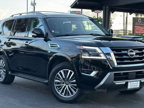 Used 2022 Nissan Armada SL w/ Captain's Chairs Package RWD image 2
