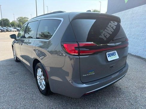 Used 2022 Chrysler Pacifica Touring-L FWD image 3