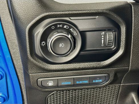 Used 2024 Jeep Wrangler Unlimited w/ Convenience Group AWD/4WD image 11