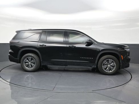 Used 2025 Chevrolet Traverse LT FWD image 6