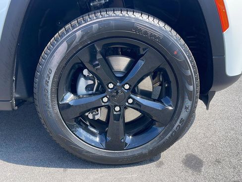 New 2026 Jeep Grand Cherokee L Limited AWD/4WD image 9
