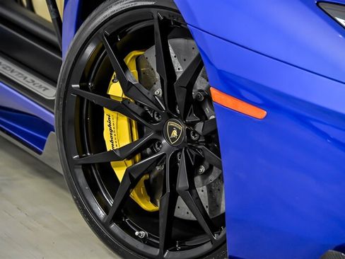 Used 2014 Lamborghini Aventador LP 700-4 AWD/4WD image 3