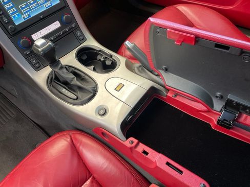 Used 2005 Chevrolet Corvette Coupe w/ Preferred Equipment Group RWD image 11