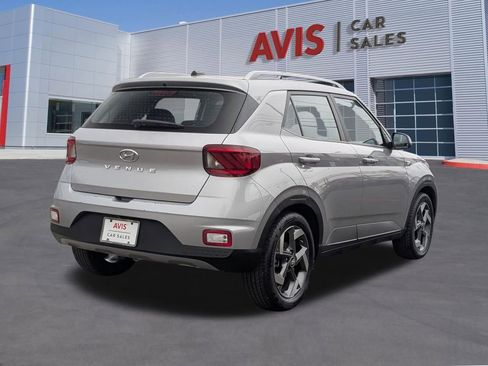 Used 2025 Hyundai Venue SEL FWD image 6