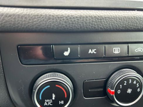 Used 2016 Volkswagen Tiguan SE image 19