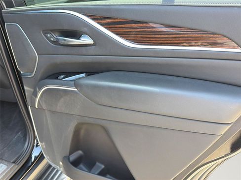 Used 2023 Cadillac Escalade Premium Luxury AWD/4WD image 22