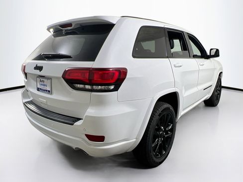 Used 2022 Jeep Grand Cherokee Laredo X image 5