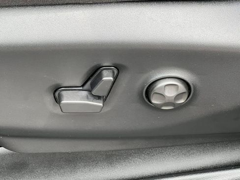 Used 2026 Chrysler Pacifica Select AWD/4WD image 11