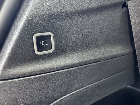 Used 2024 Chrysler Pacifica Touring FWD image 25