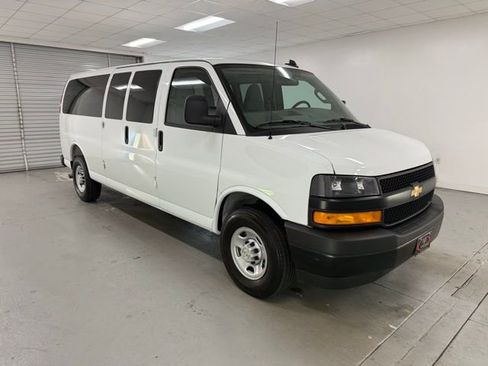 Used 2025 Chevrolet Express 3500 LS image 3