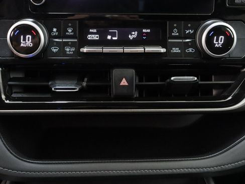 Certified 2025 Toyota Highlander LE FWD image 20