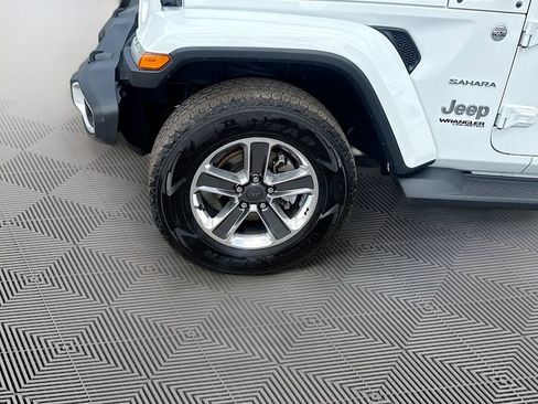 Used 2022 Jeep Wrangler Unlimited Sahara w/ LED Lighting Group AWD/4WD image 35
