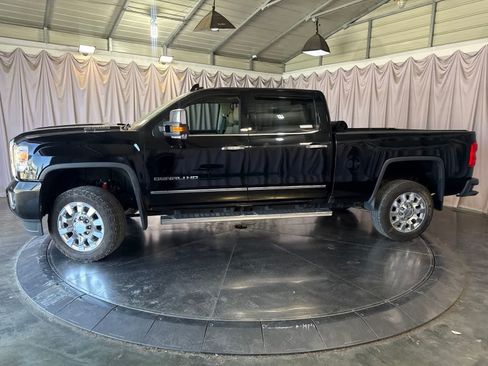 Used 2018 GMC Sierra 2500 Denali w/ Duramax Plus Package AWD/4WD image 8