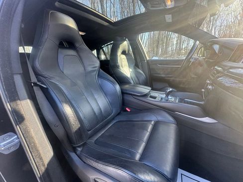 Used 2018 BMW X6 M image 25