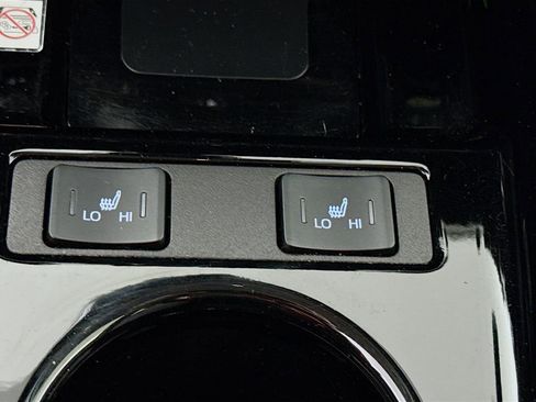 Certified 2022 Toyota Prius FWD image 11