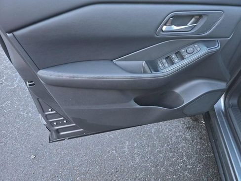 Certified 2025 Nissan Rogue SV image 14