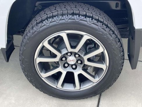 Used 2022 GMC Canyon Denali image 9