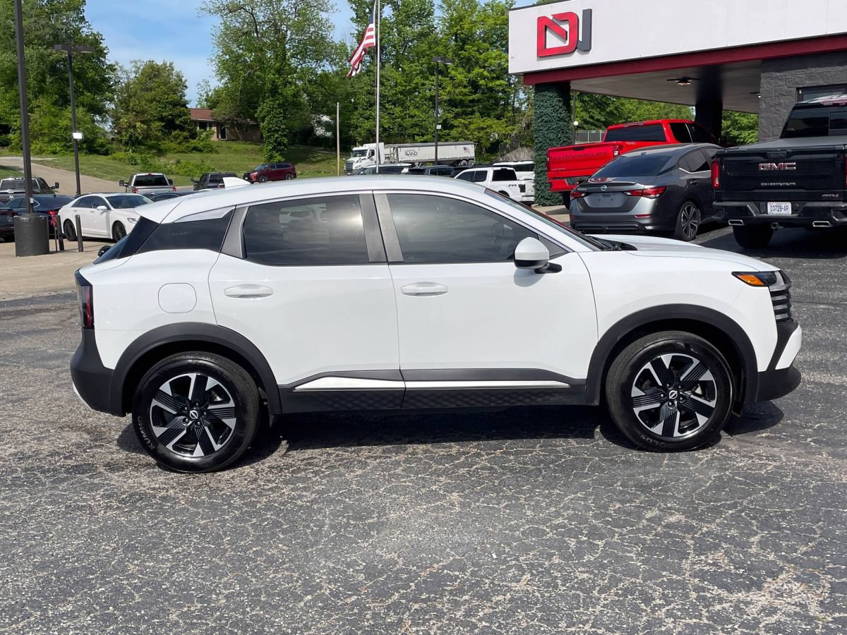 Used 2025 Nissan Kicks SV AWD/4WD image 4