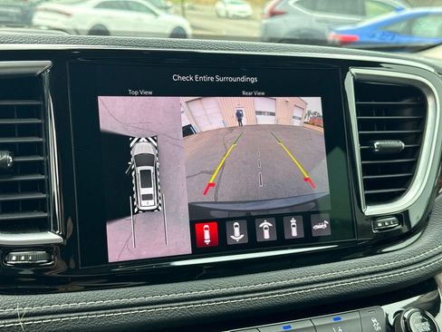 Used 2022 Chrysler Pacifica Limited FWD image 22