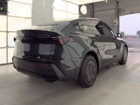 Used 2026 Tesla Model Y 2WD image 3