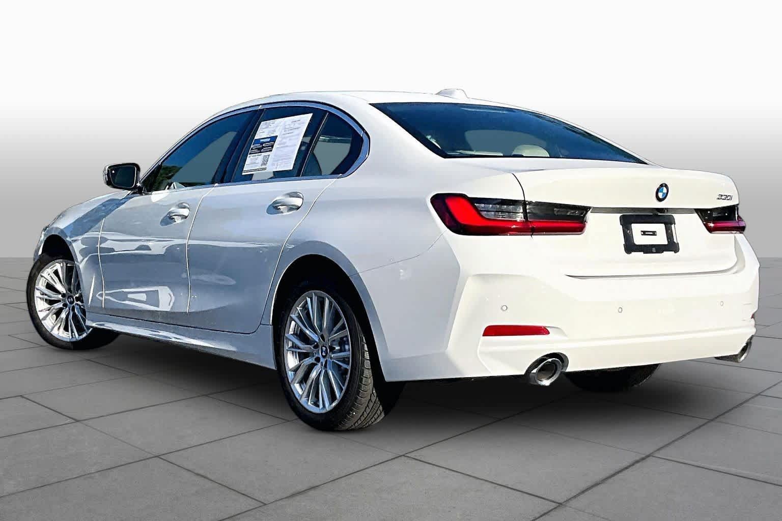 Used 2024 BMW 330i Sedan w/ Premium Package RWD image 11