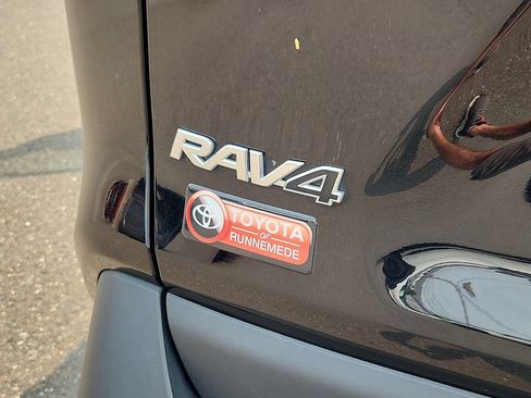 Certified 2025 Toyota RAV4 XLE FWD image 32