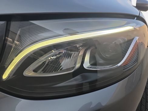 Used 2019 Mercedes-Benz GLC 300 4MATIC image 30