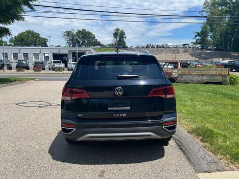 Certified 2024 Volkswagen Taos SE w/ Panoramic Sunroof Package FWD image 4