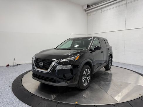 Used 2022 Nissan Rogue SV image 3