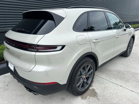 Certified 2025 Porsche Cayenne E-Hybrid AWD/4WD image 9