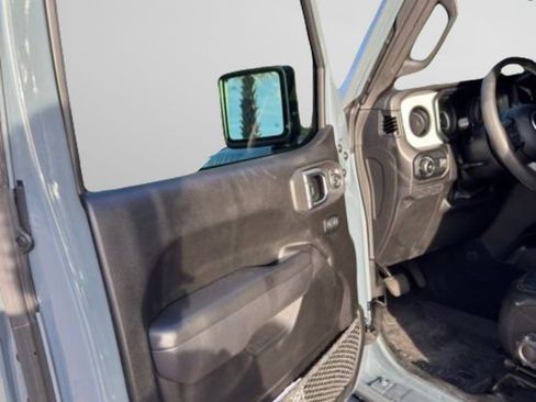 Used 2025 Jeep Wrangler Willys image 7