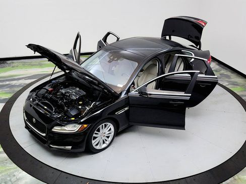 Used 2016 Jaguar XF Prestige RWD image 36