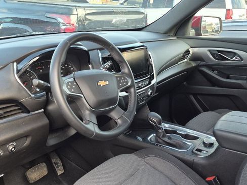 Used 2023 Chevrolet Traverse LT image 8