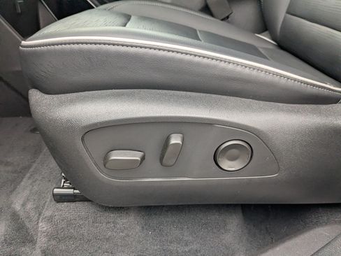 Used 2025 Buick Enclave Sport Touring AWD/4WD image 28