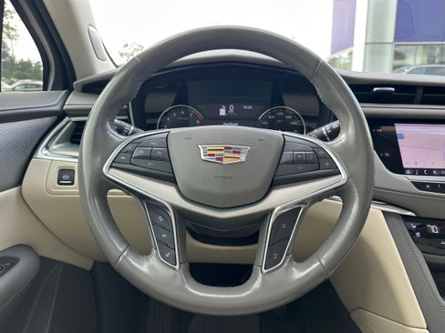 Used 2020 Cadillac XT5 Premium Luxury image 17