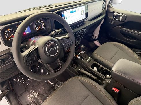 Used 2025 Jeep Wrangler Unlimited Sport AWD/4WD image 7