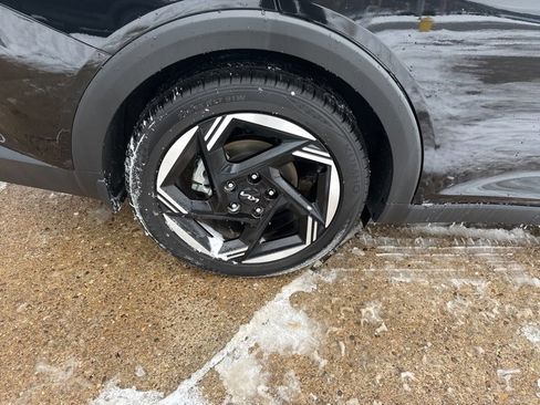 Certified 2025 Kia K4 EX image 9