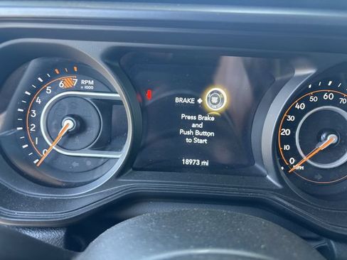 Used 2025 Jeep Wrangler Unlimited Sahara AWD/4WD image 13