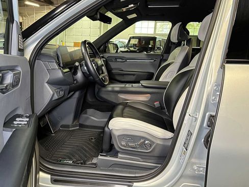Used 2024 Kia EV9 GT-Line AWD/4WD image 30