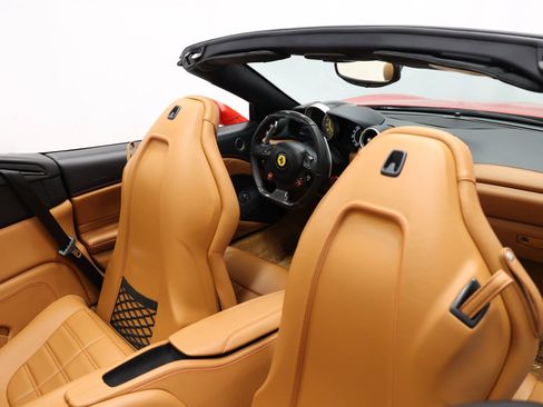 Used 2015 Ferrari California T image 76