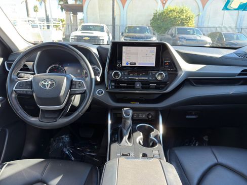 Used 2024 Toyota Highlander LE image 20
