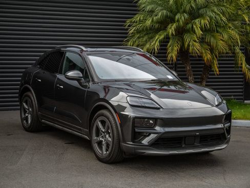 Certified 2025 Porsche Macan Turbo Electric AWD/4WD image 6