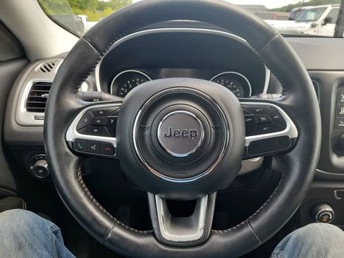 Used 2017 Jeep Compass Latitude w/ Cold Weather Group FWD image 12
