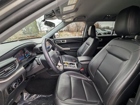 Used 2023 Ford Explorer XLT w/ Equipment Group 202A image 10