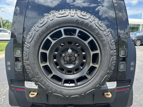 Used 2026 Land Rover Defender 110 OCTA AWD/4WD image 37
